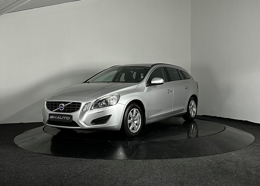 Volvo V60 T3 Momentum|Ny servad|kamrembytt|Drag|