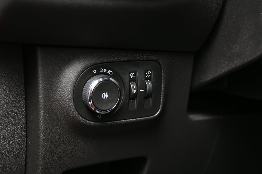 Opel Corsa 1,4 Enjoy 90hk Aut 5D Panorama Drag