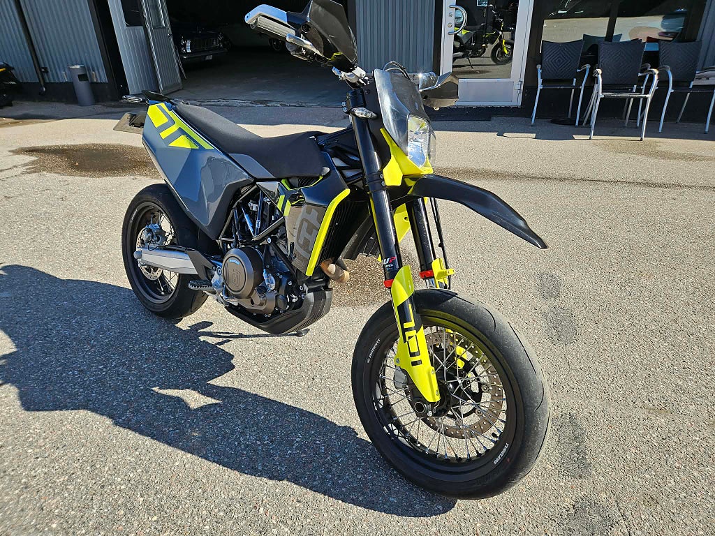 HUSKVARNA 701 Supermoto Finans från 940:-/mån