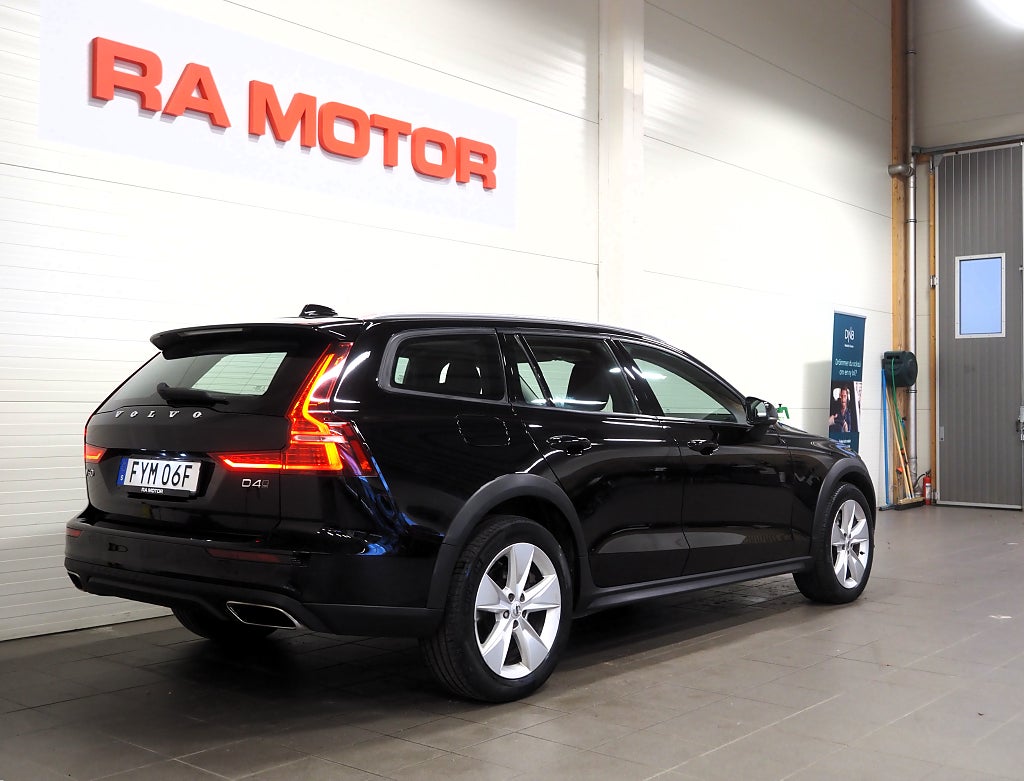 Volvo V60 Cross Country D4 190hk AWD Momentum Aut | Kamera | 2020