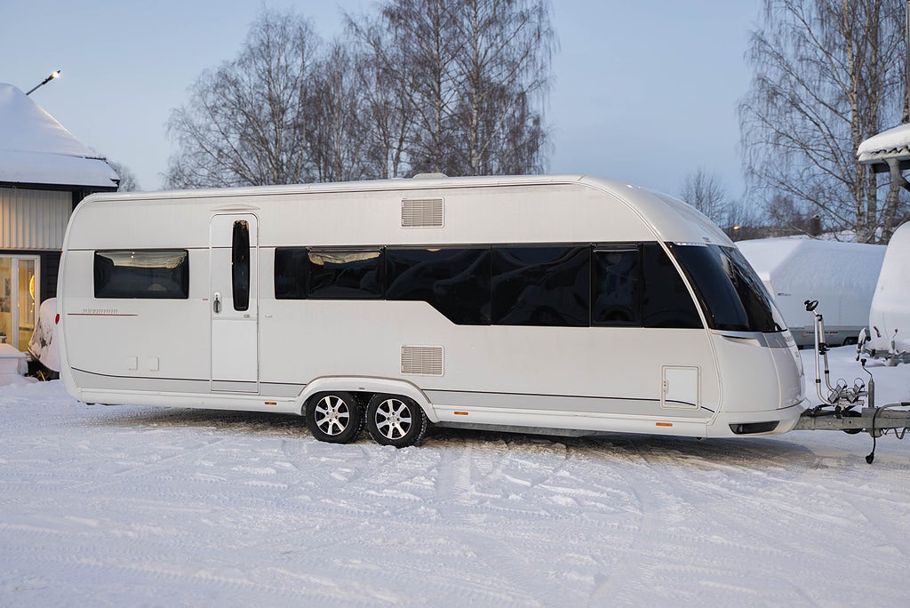 Hobby 650 UKFE PREMIUM *Alde / Barnkammarvagn* 