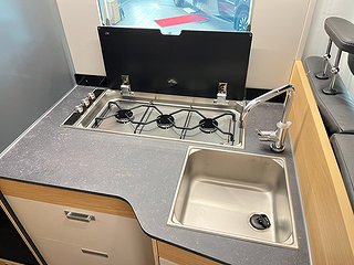 Husbil-alkov Adria CORAL XL 660 SL 15 av 21