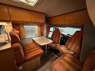 Husbil-halvintegrerad Eura Mobil P672 SB 2 av 18