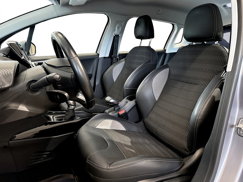 Bild på Peugeot 2008 Allure 1.2 PT 82hk DRAG CARPLAY
