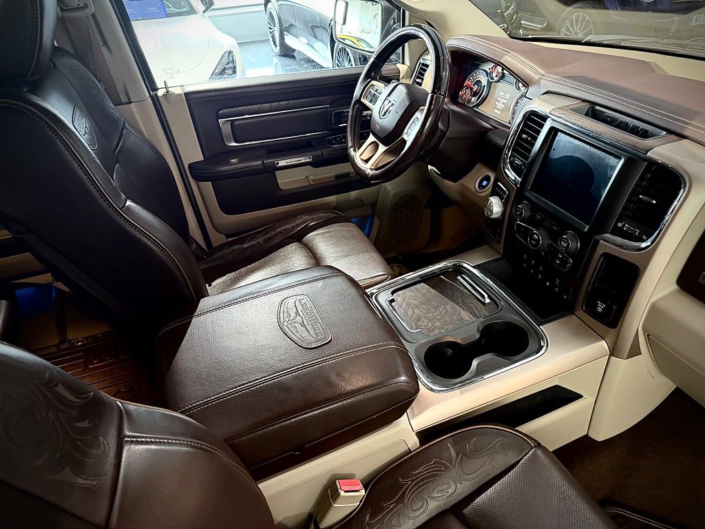 Dodge RAM Crew Cab 5.7 V8 HEMI 4×4 Long Horn - bild 5