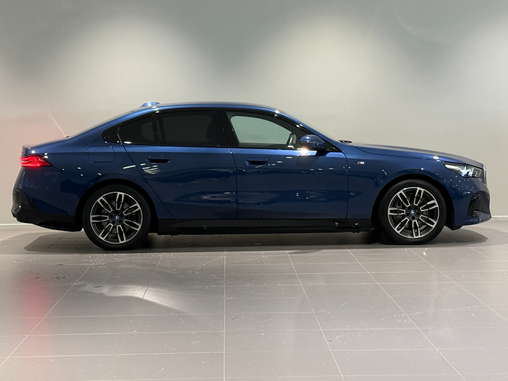 BMW i5 2024, photo 3/67