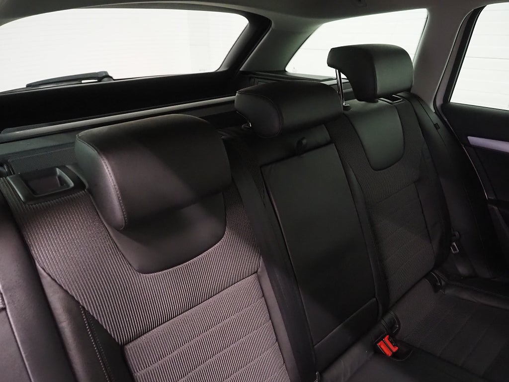 Skoda Octavia Kombi 1.4 TSI 150hk SportLine Premium Drag Värmare 2017