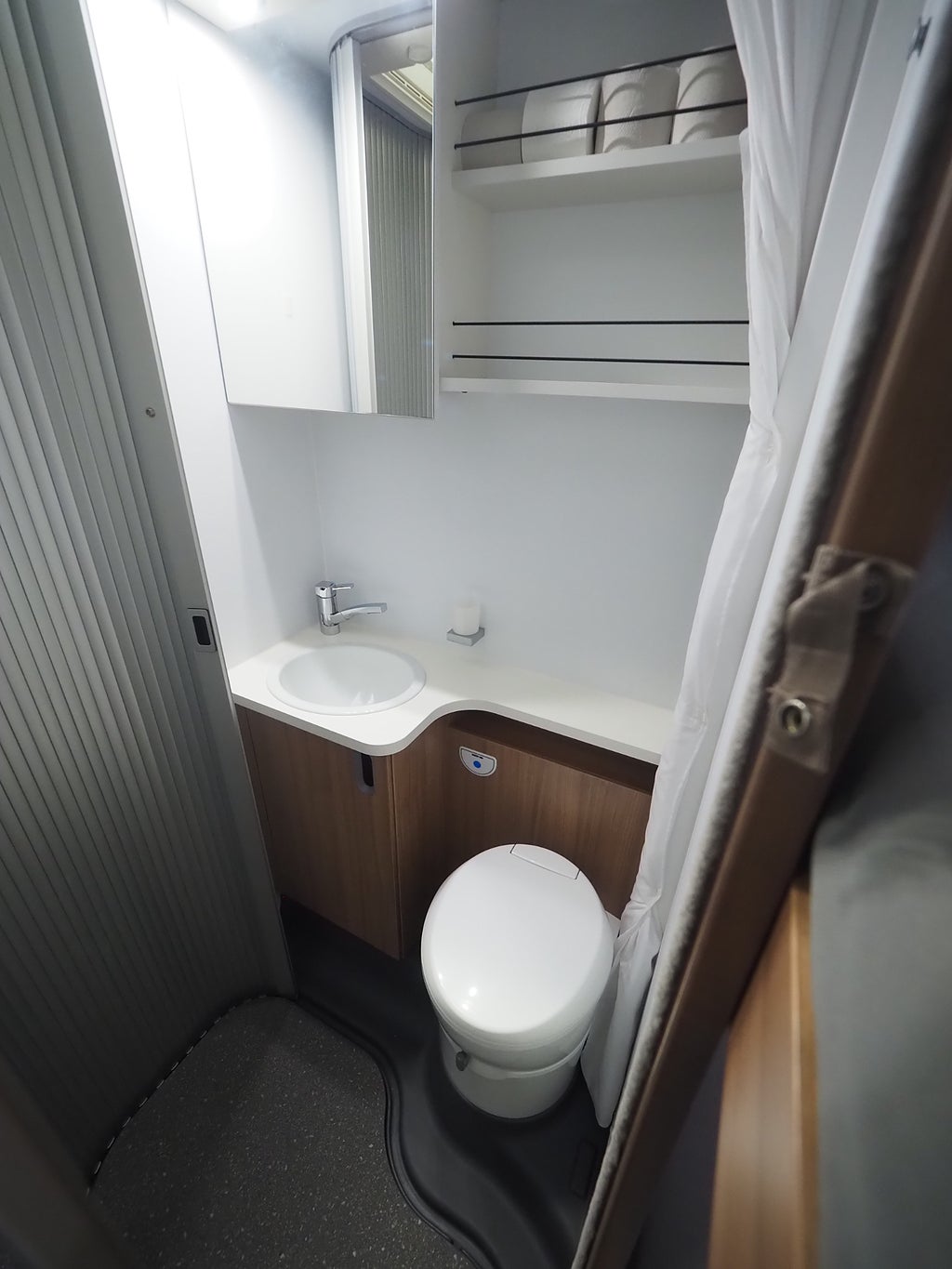 Sun Living S 70 DK AC I 6 bälten I 6 bäddar I 3500kg I B-kort 2018