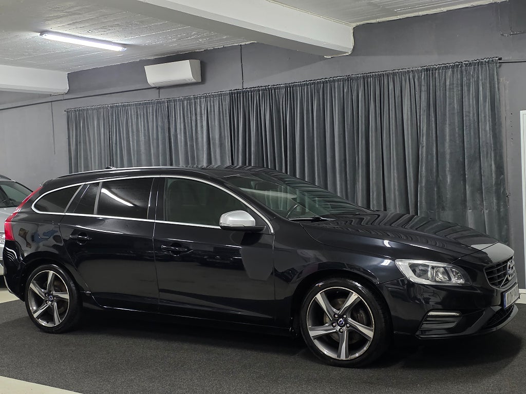 Volvo V60 D4 AWD Geartronic R-Design Ny besik Ny Kamrems sats 18"