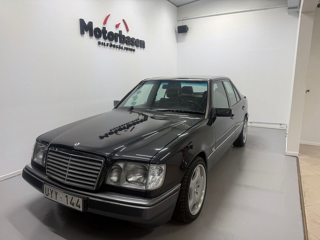 Mercedes-Benz E W124 E400 V8 Samlarex Låga mil | 1 ägare 