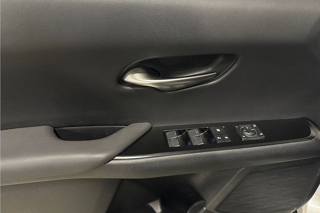 Lexus UX UX250H CVT 178HK, 3 brukare