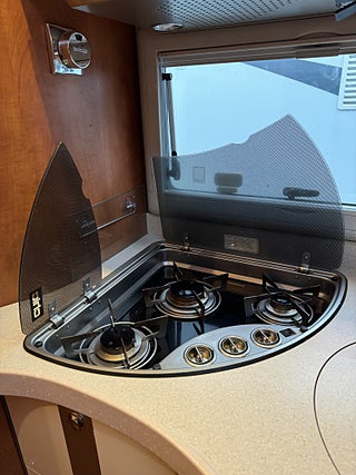 Husbil-halvintegrerad Carthago C-Line T4.9 180HK AUT 9 av 24