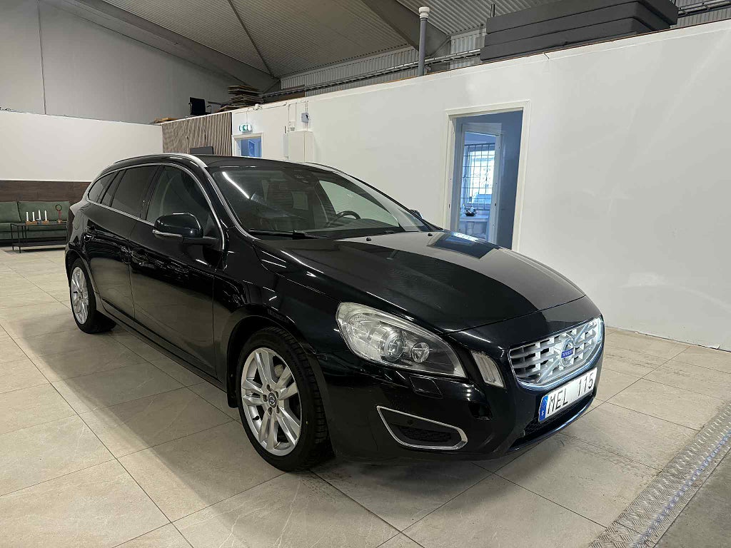 Volvo V60 T4F Automat Skinn Drag Bluetooth Summum Euro 5