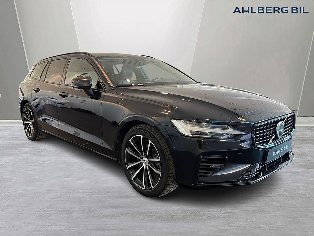 Volvo V60 Recharge T6 Plus Dark. 360 Kamera, Drag, Panoramaglastak, Harman