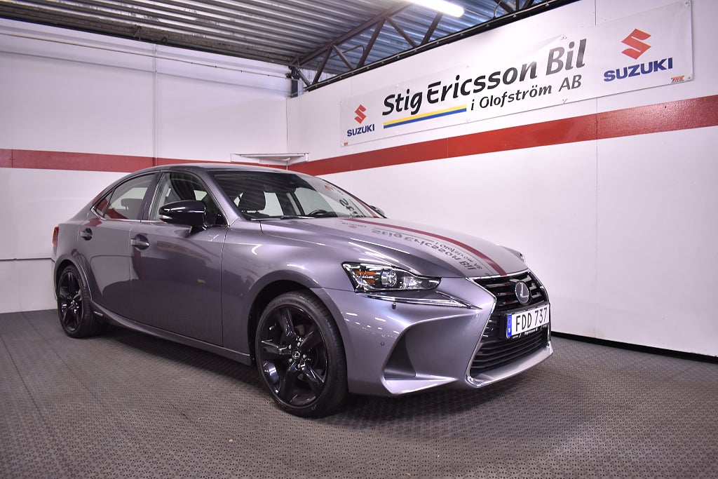 Lexus IS