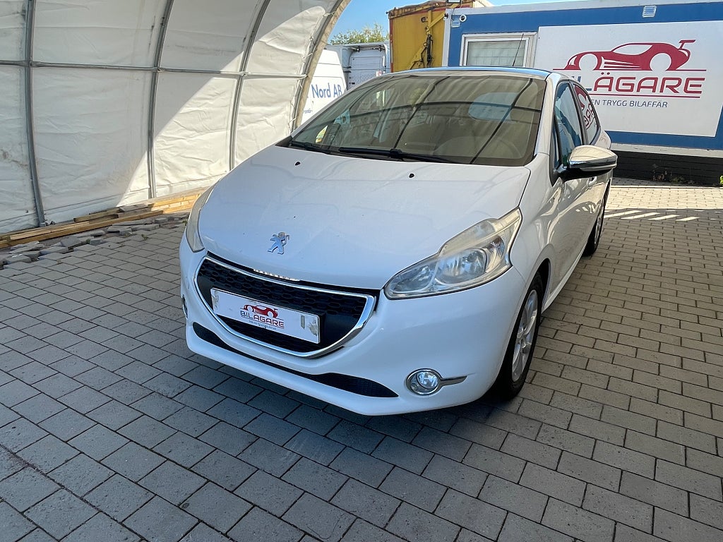 Peugeot 208 1.2 VTi 82hk KAMREM-BYTT PANO NYBESIKTAD S+V-HJUL USB
