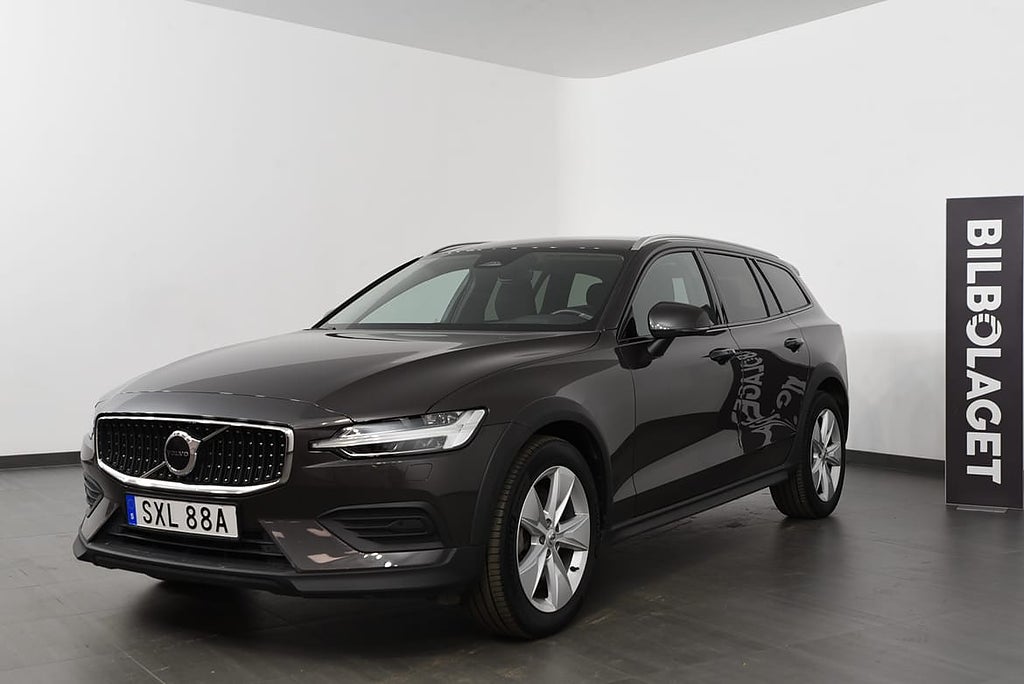 Volvo V60 Cross Country B5 AWD Bensin Core/Apple carpay/Värmare/Rattvä...