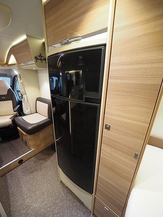 Husbil-halvintegrerad Adria Coral S 670 SLT 14 av 20