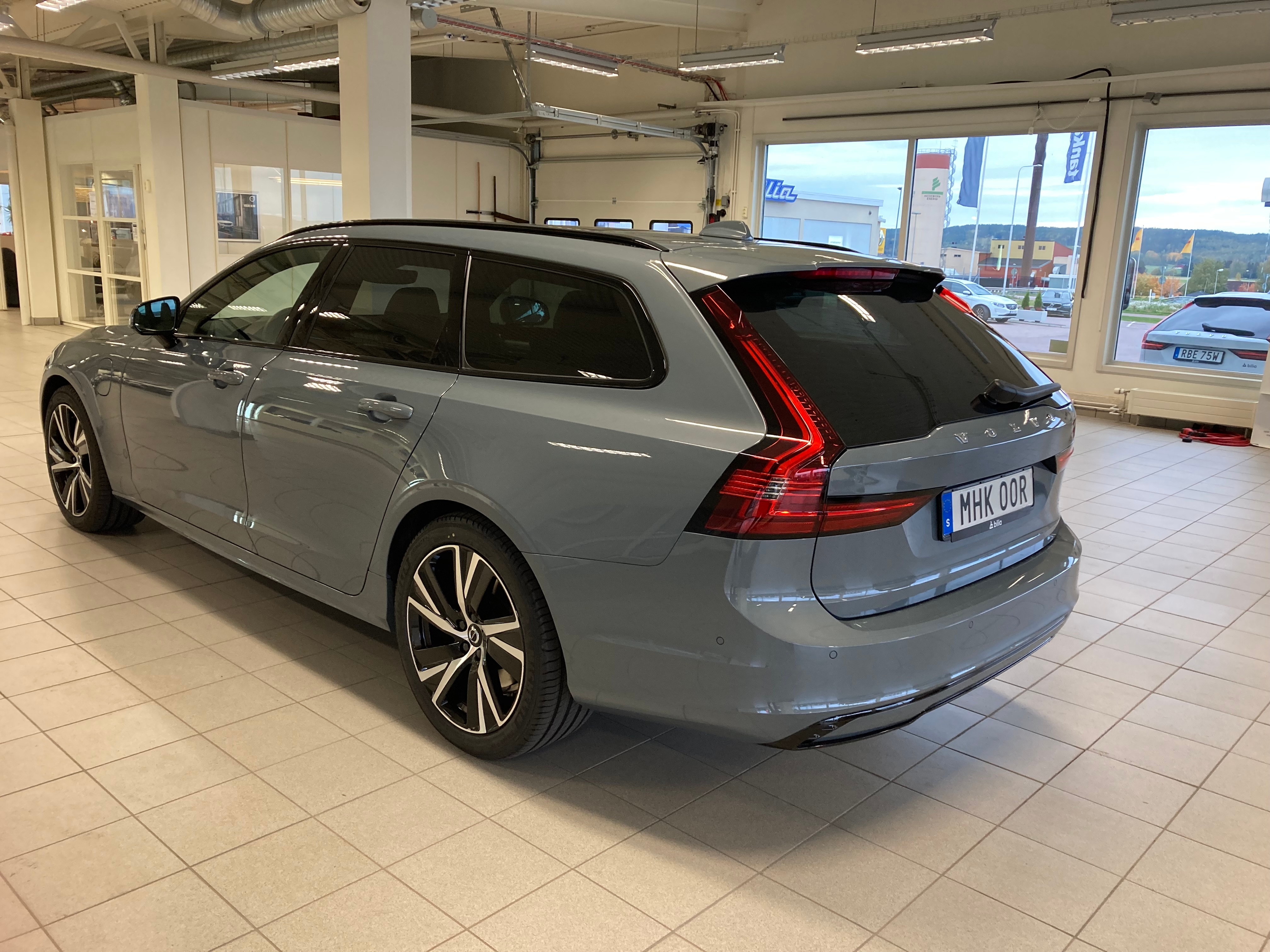 Volvo V90 T8 AWD Recharge R-Design, bild 3/19