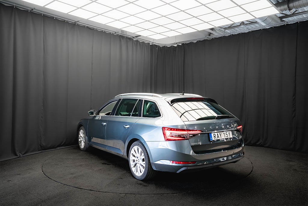 Skoda Superb iV BUSINESS STYLE LÄDER DRAG B-VÄRMARE KAMERA MOMS