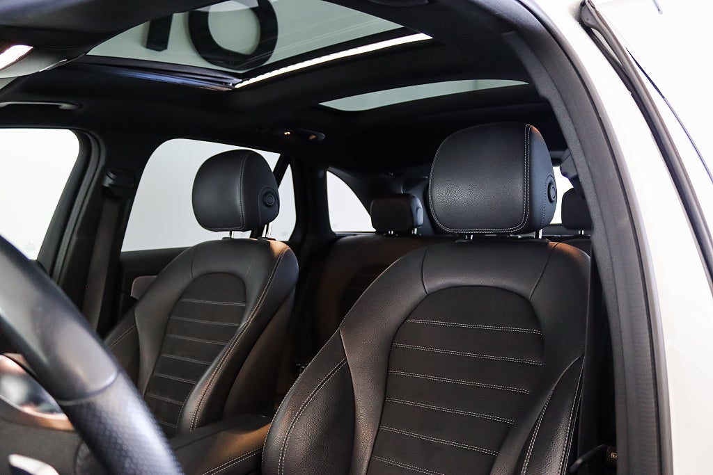 Mercedes-Benz GLC 200 4MATIC AMG Night Pano Cockpit Värmare Kamera Drag