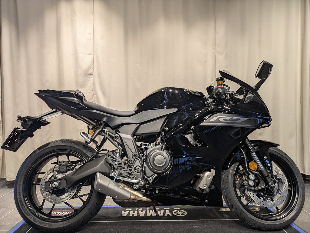 Yamaha YZF-R7 Tech Black / Räntekampanj 3,45% / Omgående lev!