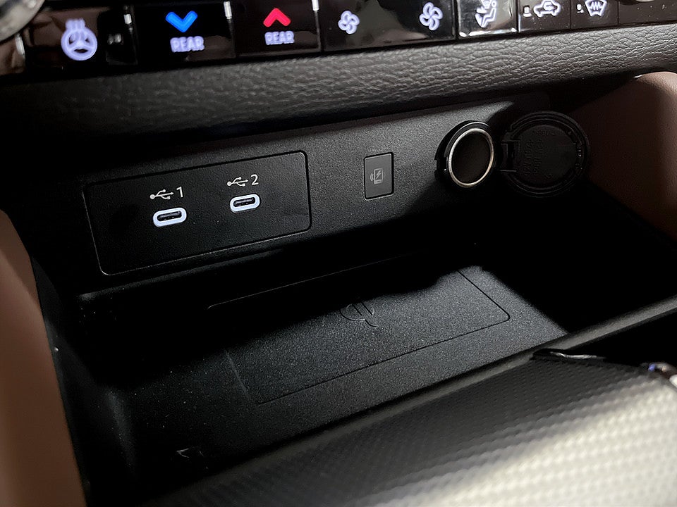 Bild på Mitsubishi Outlander Instyle+ PHEV 306hk Aut 4WD PANO B-KAMERA ELSTOL