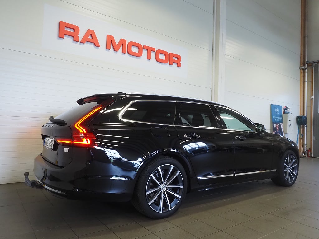 Volvo V90 Recharge T6 AWD Inscription Skinn Drag Pano Orrefors 2022