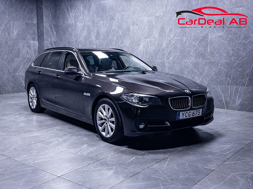 BMW 520 d xDrive Touring Värmare HUD Night V. Komfortstol Drag