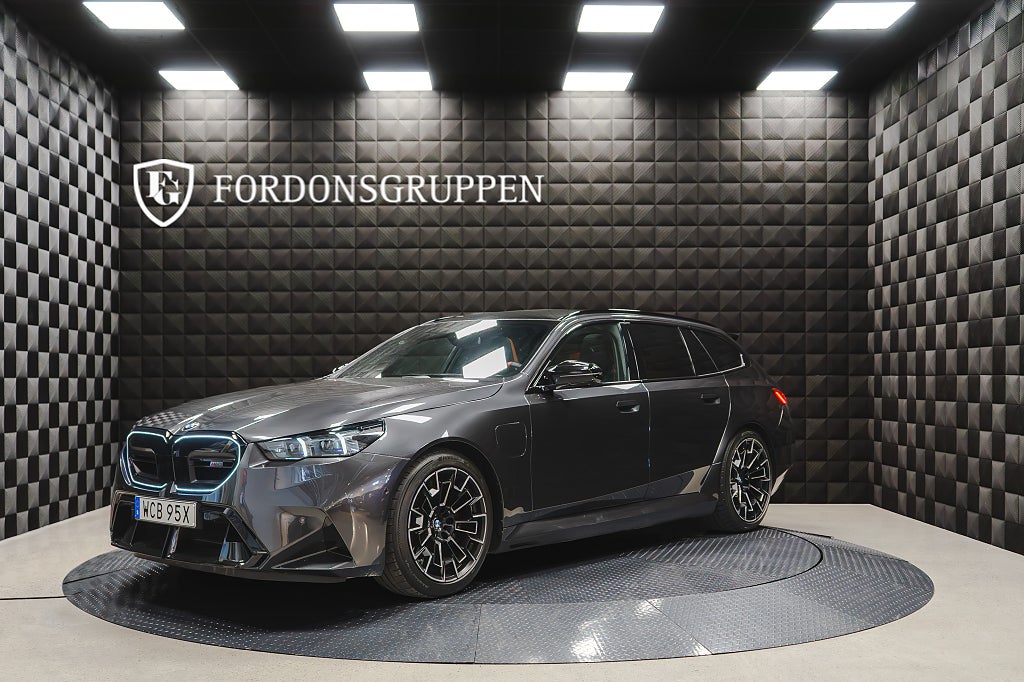BMW M5 Touring / 727HK / Panorama / Drag/ B&W