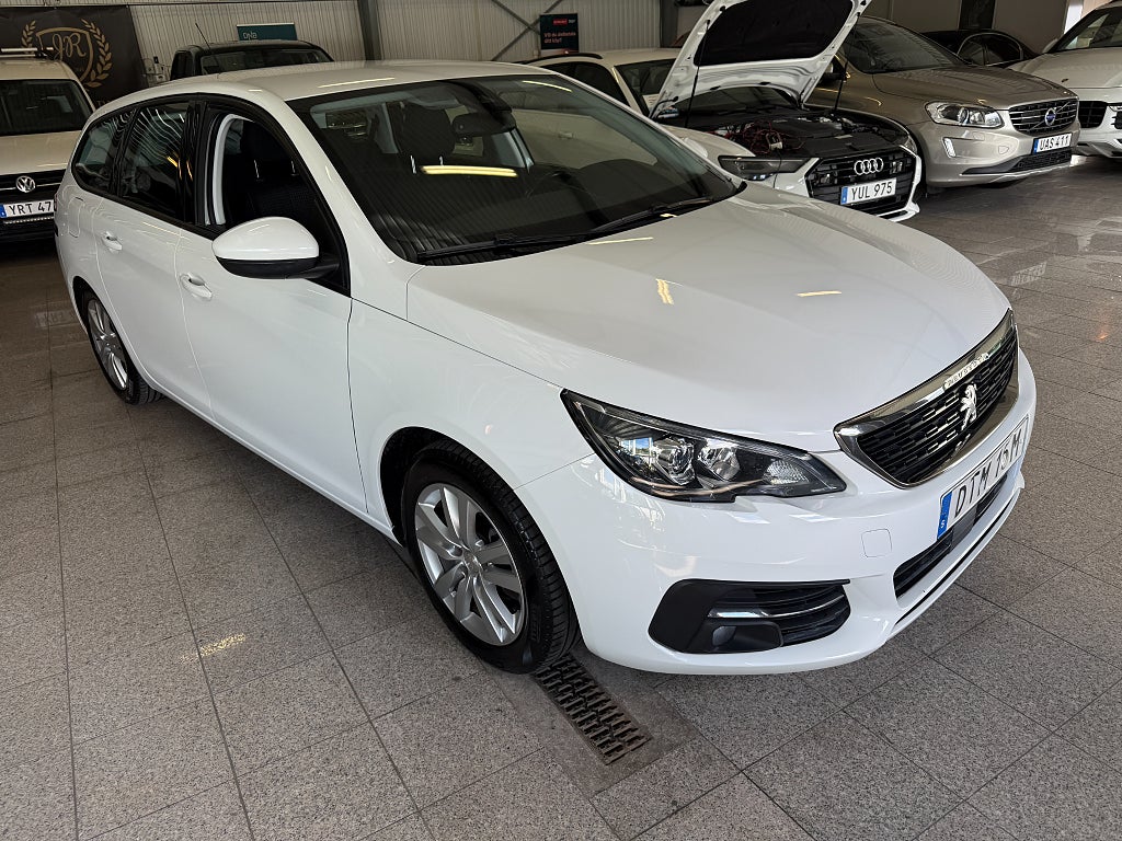 Peugeot 308 sw 1.5 BlueHDi 130 1 ägare D-värmare Låg skatt Drag V-hjul