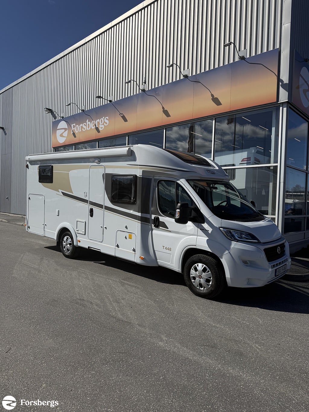 Carado T 448 / AUTOMAT / GARAGE / LÅNGBÄDD