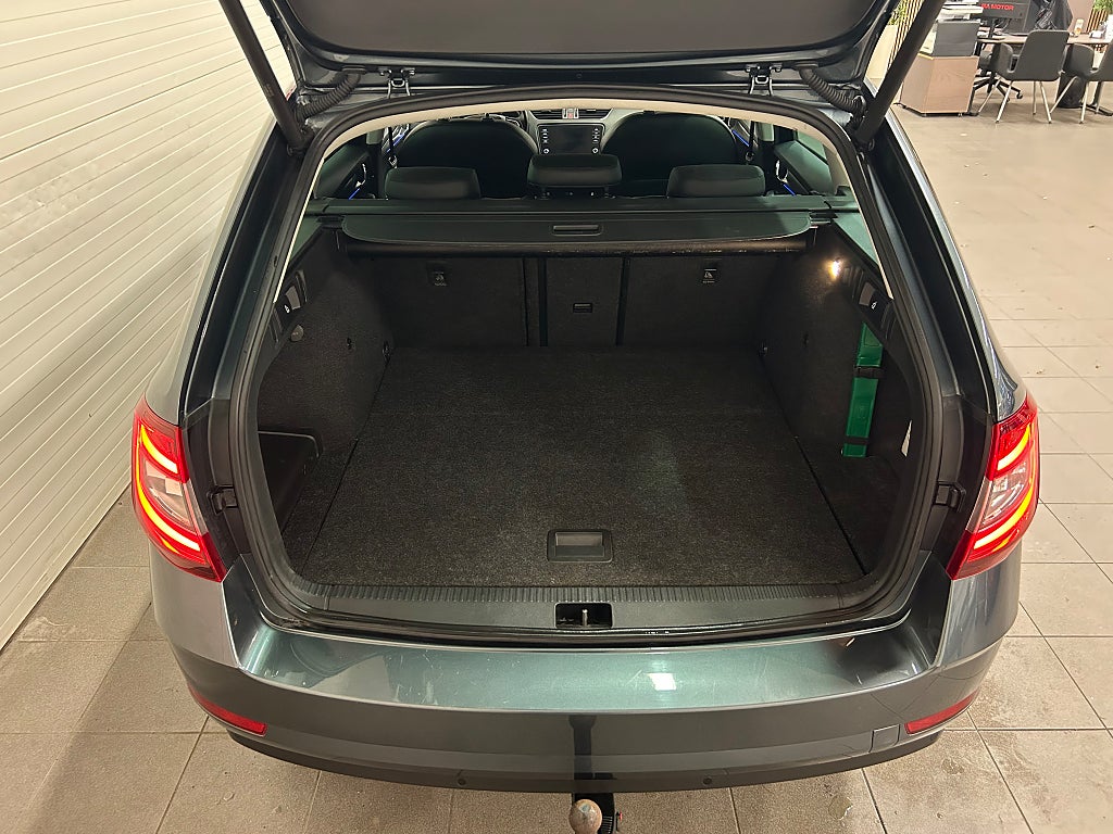 Skoda Octavia Kombi 1.5 TSI Premium Drag P-Värm Navi B-Kam 2019