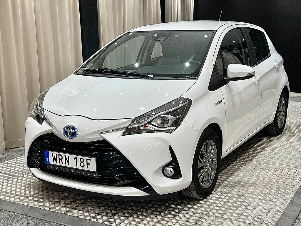 Toyota Yaris Hybrid 101hk e-CVT Active Backkamera Nybesiktad 