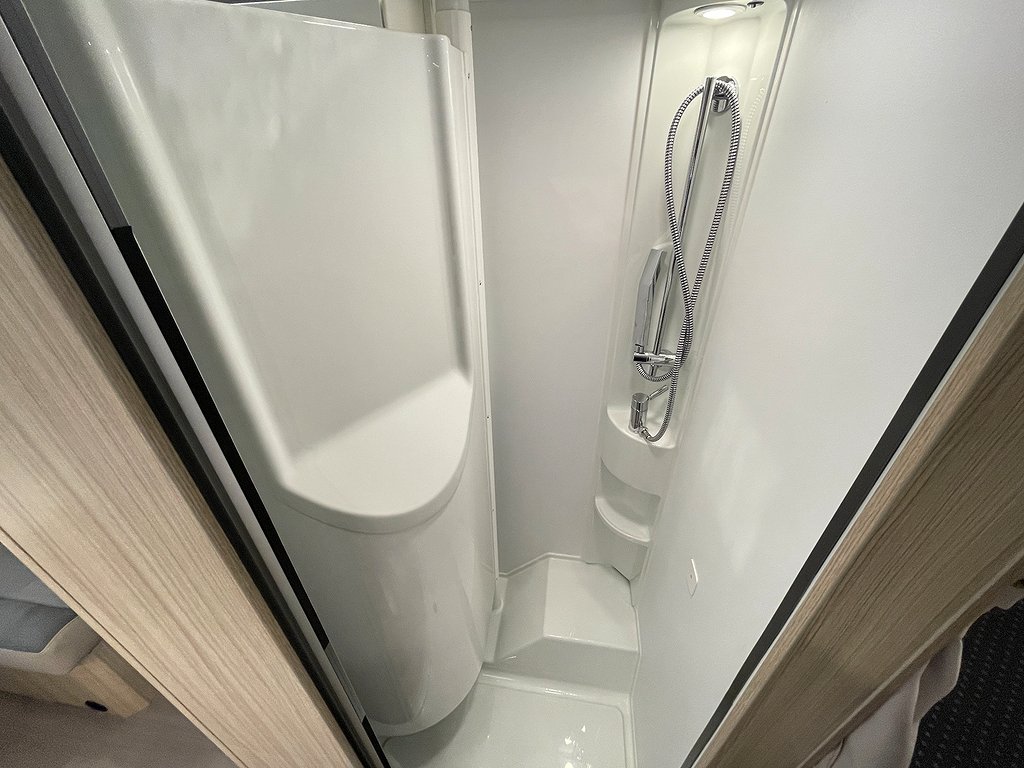 Adria Compact Supreme DL /B-körkort/Automat/Låg skatt/180hk/ - Adria