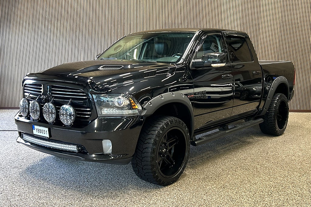 RAM 1500 Crew Cab 5.7 V8 HEMI 4x4 Sport luftfjädring