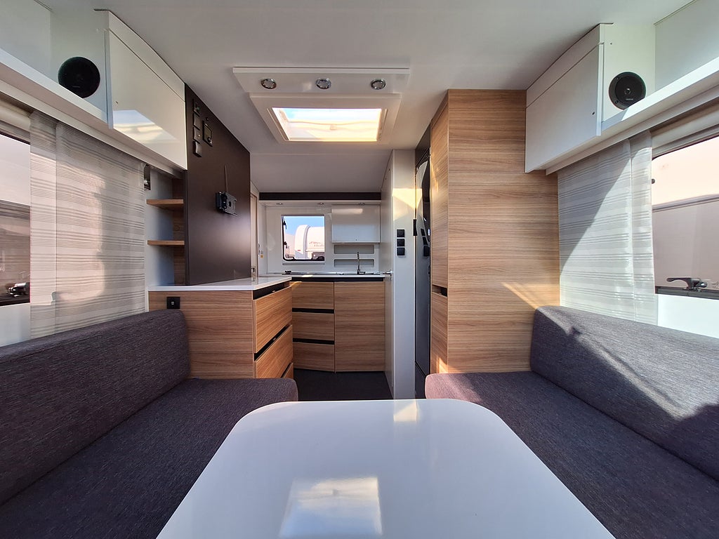 Adria Action 391 LH Dinette, Soltak