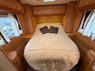 Husbil-integrerad Le Voyageur LX850 Mercedes (184HK AUT) Queensbed! ALDE! Hydrauliska stödben! 11 av 23