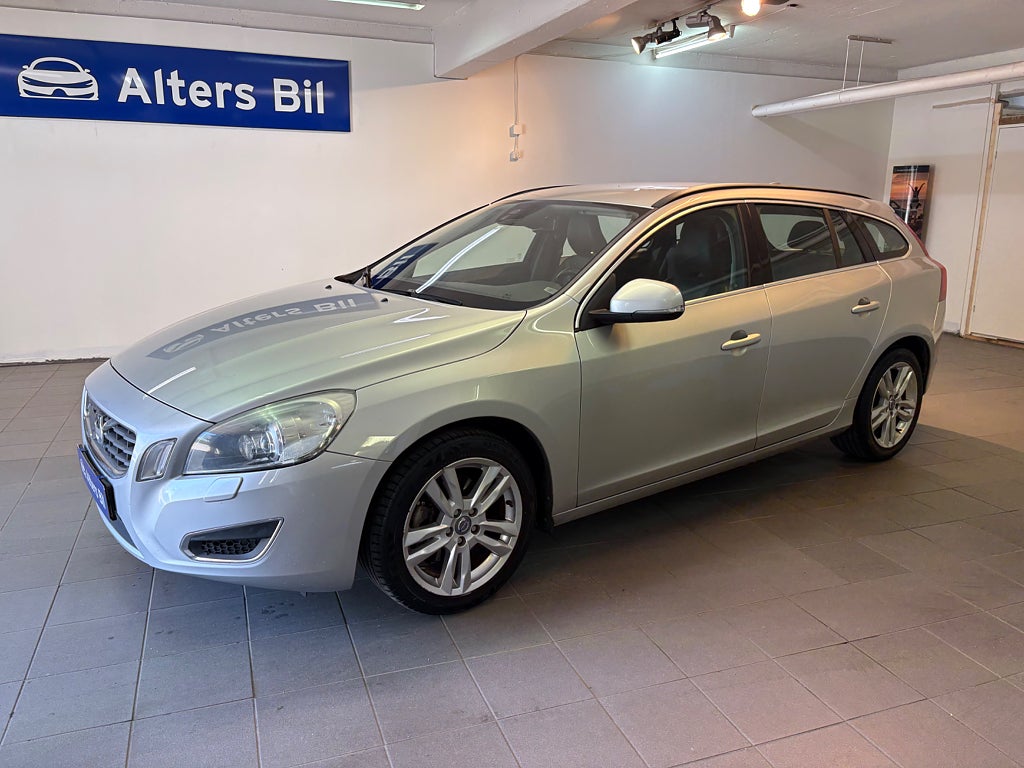 Volvo V60 D3 Momentum  en mycket fin och väldokumenterad bil