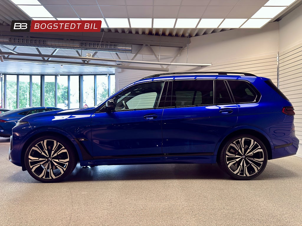 BMW X7 M60i xDrive 530hk | Se spec | Nyskick