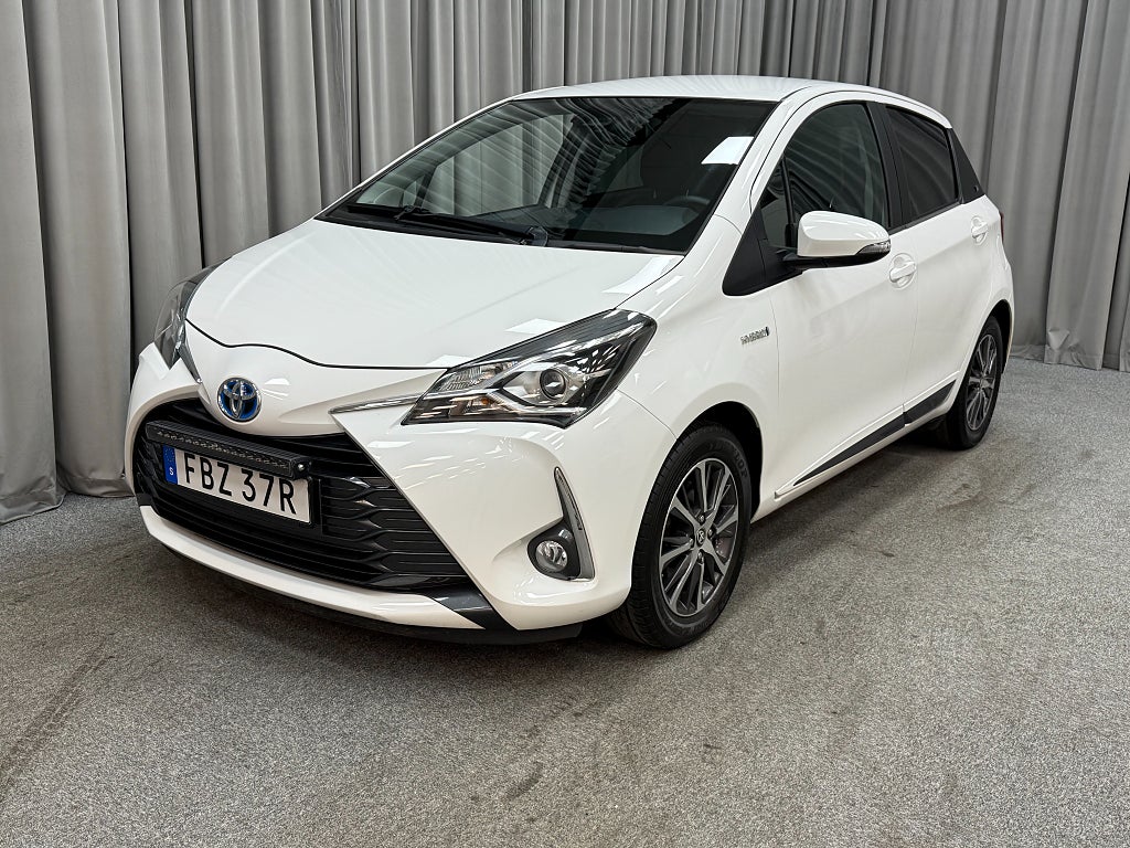Toyota Yaris Hybrid e-CVT Aut Motorvärmare/Backkamera/Moms