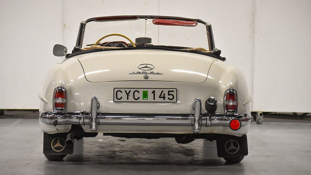 Mercedesen har stått i varmgarage sedan 1994. Foto: Bilweb Auctions. 