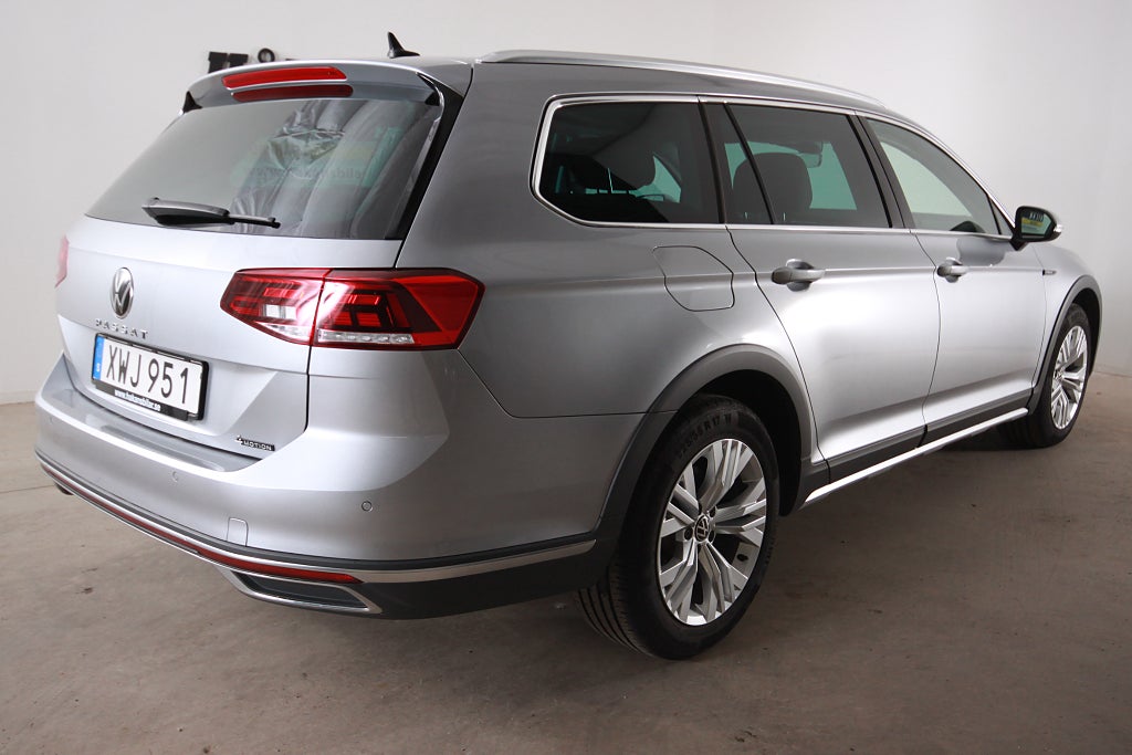 Volkswagen Passat Alltrack 2023 - miniatyr 2