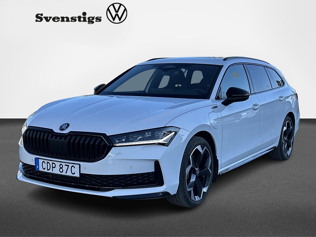 Skoda Superb Sportline 204hk IV 130 edition Drag Kamera Nav