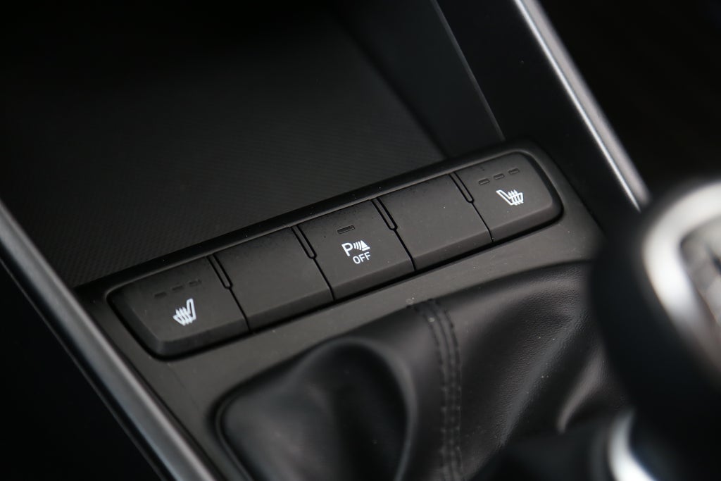Hyundai i20 1,2 MPi 84hk Essential 5D CarPlay Backkamera 1ägare 2021
