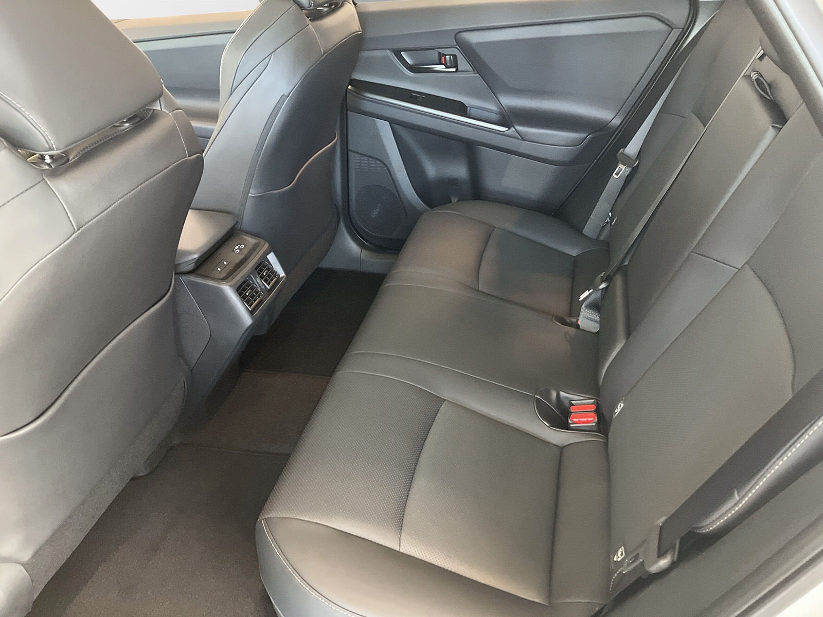 Toyota bZ4X 73.1 kWh AWD 2025, photo 7/10