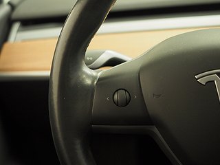 Sedan Tesla Model 3 17 av 19