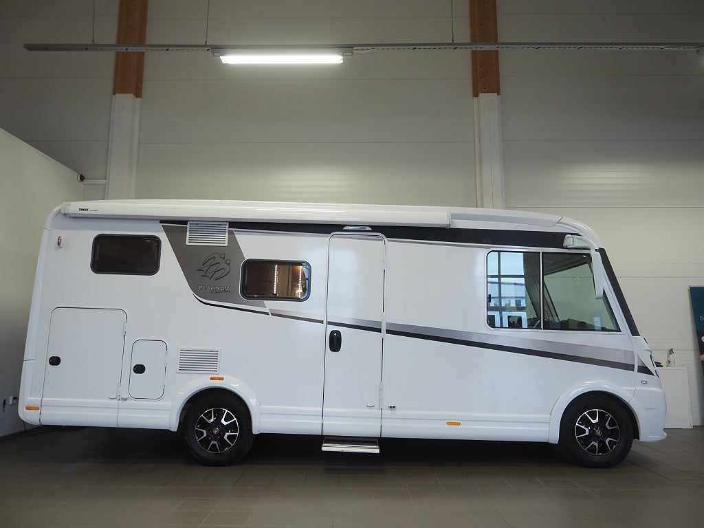Knaus 600 MG VAN I PLATINUM Auto AC Solcell Cykelställ 2019