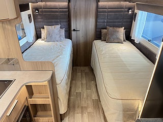 Husbil-halvintegrerad Kabe NOVUM 750 T 18 av 28