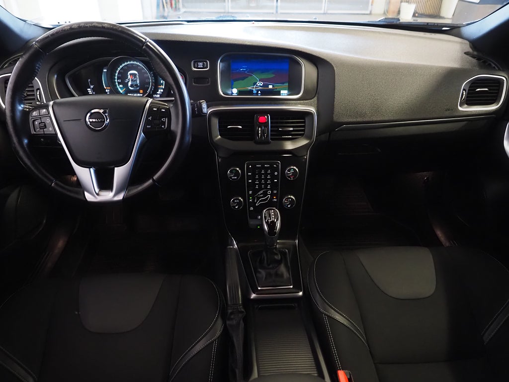 Volvo V40 D3 115hk Business Advanced Momentum | B-Kamera | VOC |